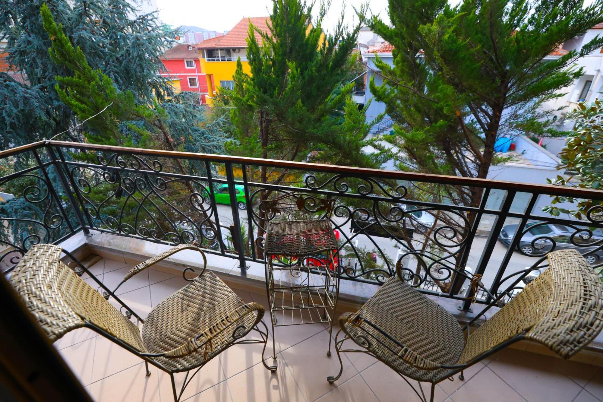 Vila Alizee Hotel Tirana Exterior photo